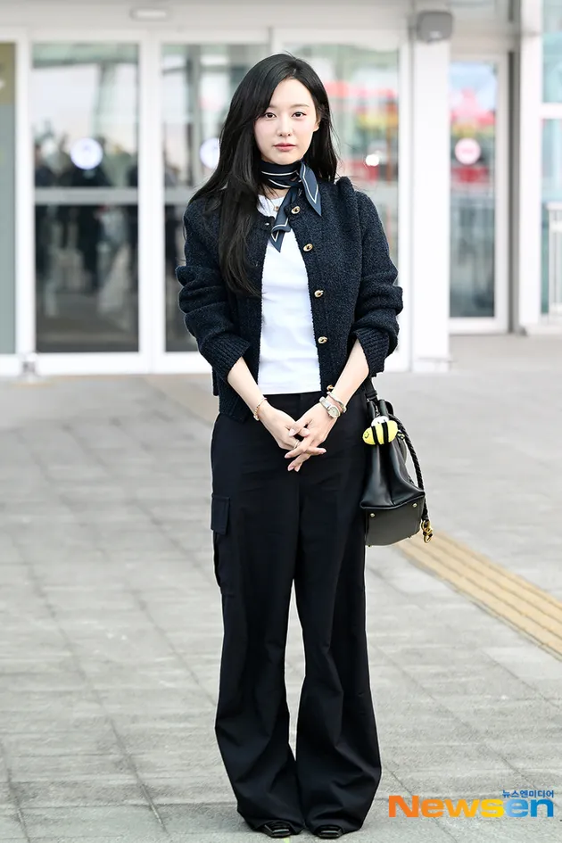 Kim Ji Won Tampil Elegan di Bandara