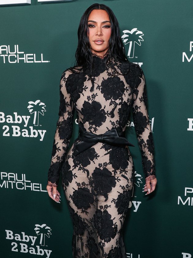 8 Portraits of Kim Kardashian, Revealing Her Concerns about Suffering from Coccydynia!