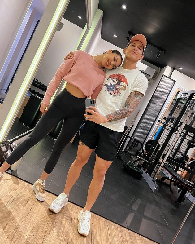 Compact Photos Of Andrea Dian And Ganindra Bimo Working Out Together At The Gym No Wonder