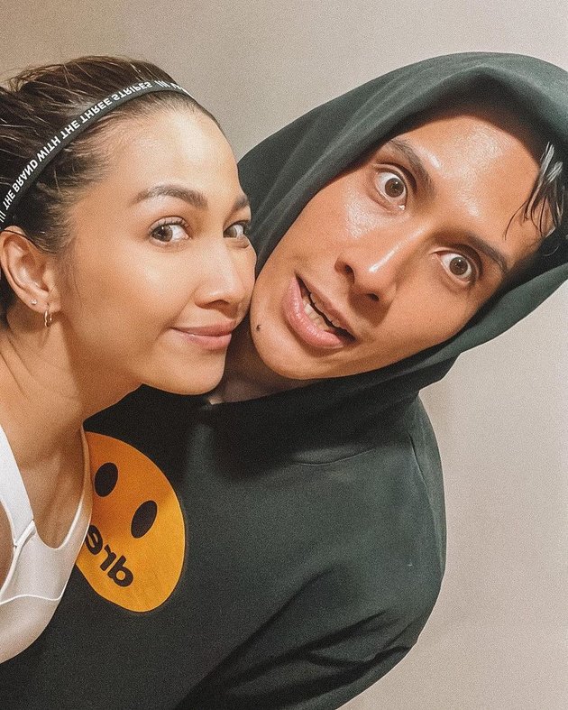 8 Compact Photos of Andrea Dian and Ganindra Bimo Working Out Together at the Gym - No Wonder They're Seen as the Most Body Goals Couple!