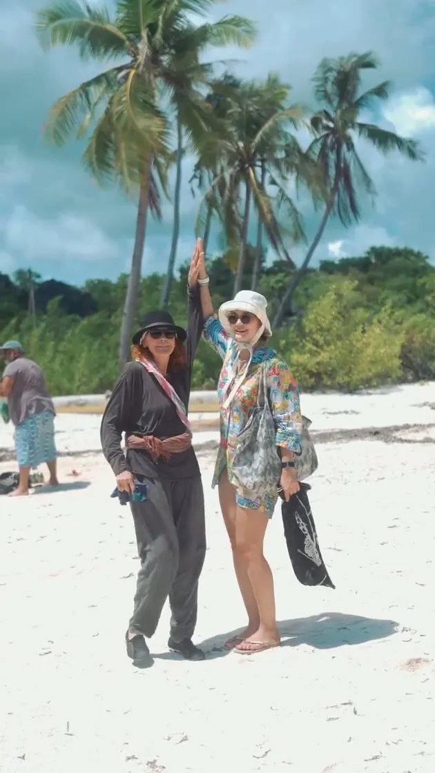 Potret kompak Luna Maya dan ibu