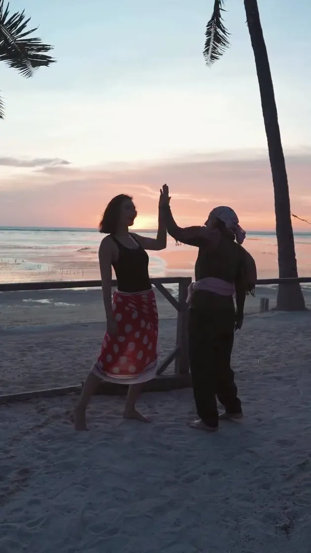 Potret hangat Luna Maya dan ibu