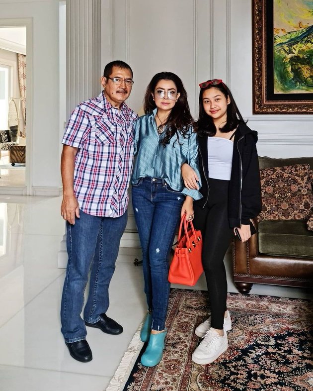 8 Photos of Mayangsari & Khirani Trihatmodjo, Mother and Daughter Equally Stunning - Beautiful Rivalry!