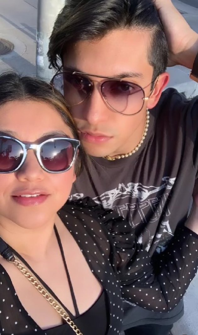 8 Pictures of Sarah Azhari and her Son Albany Ray who are Often Mistaken for 'Dating', Nonchalant and Laughing when Netizens Send Hot Photos of her Mother