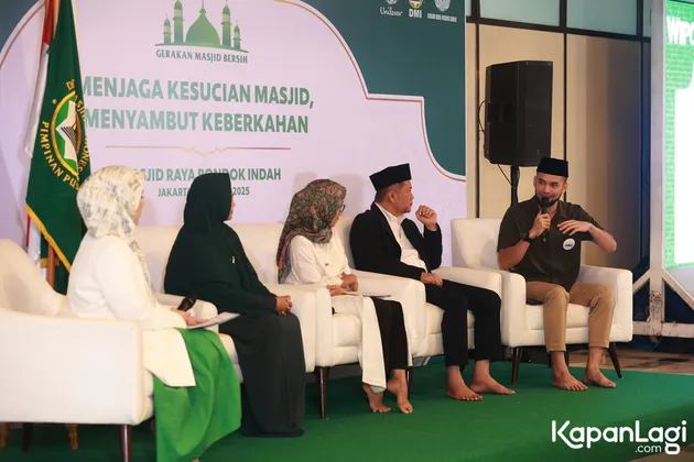 Teuku Wisnu Shireen Sungkar Bersih Masjid
