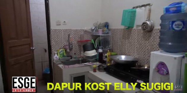 8 Pictures of Elly Sugigi's Boarding House, Not Too Big but Still Comfortable with Complete Facilities