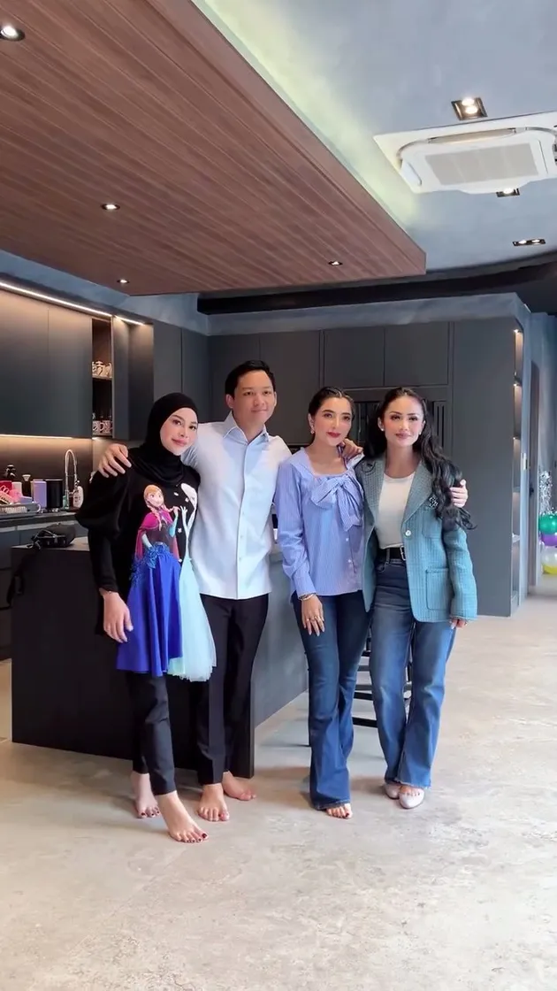 Potret kompak Kris Dayanti dan Ashanty di ultah Azura