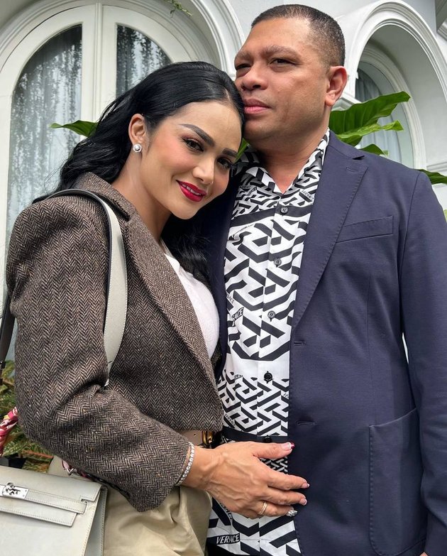 8 Portraits of Krisdayanti and Raul Lemos who are Always Affectionate Despite Often Being in a Long-Distance Relationship, Sticking Together Like Stamps When They Meet - Wishing for Continual Harmony