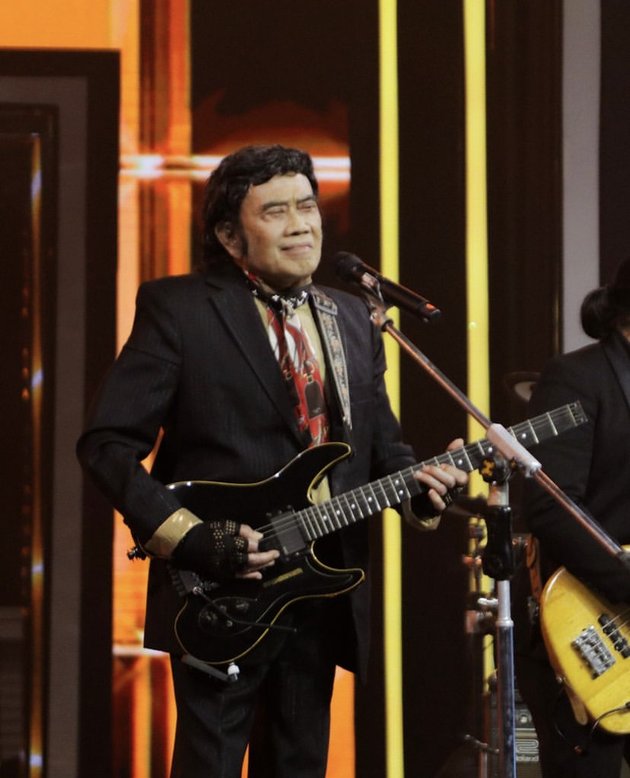 8 Portraits of Rhoma Irama's Hit Songs that are Still Known Today, Often Used During Dangdut Auditions