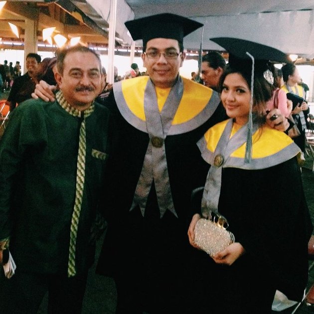 8 Old Photos of Celebrities During Graduation, Afgan, Rossa, and Najwa Shihab Included
