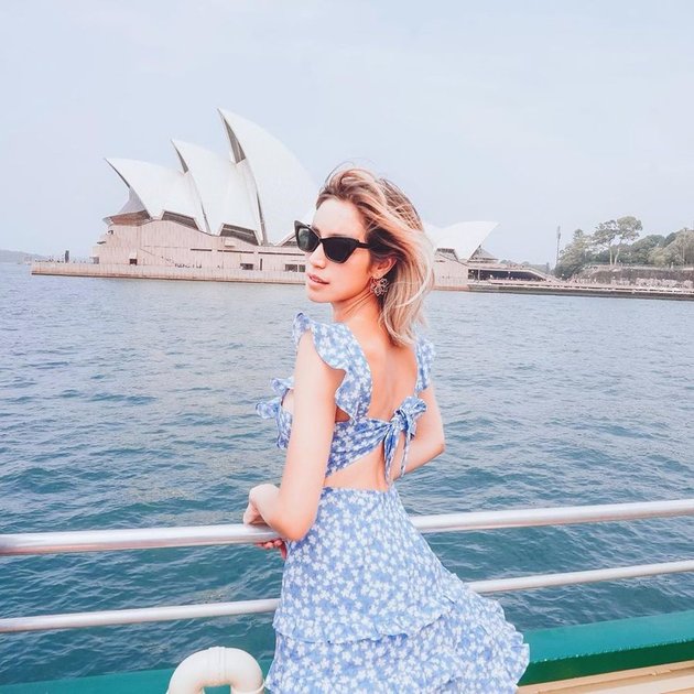 8 Photos of Jessica Iskandar and Richard Kyle's Vacation in Australia, Having Fun at the Beach