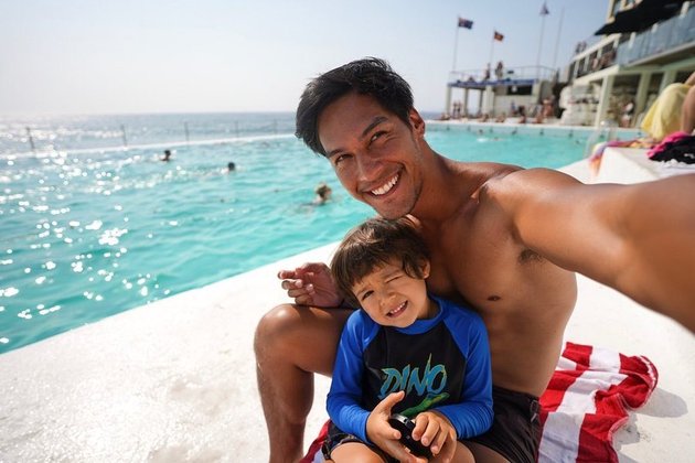 8 Photos of Jessica Iskandar and Richard Kyle's Vacation in Australia, Having Fun at the Beach