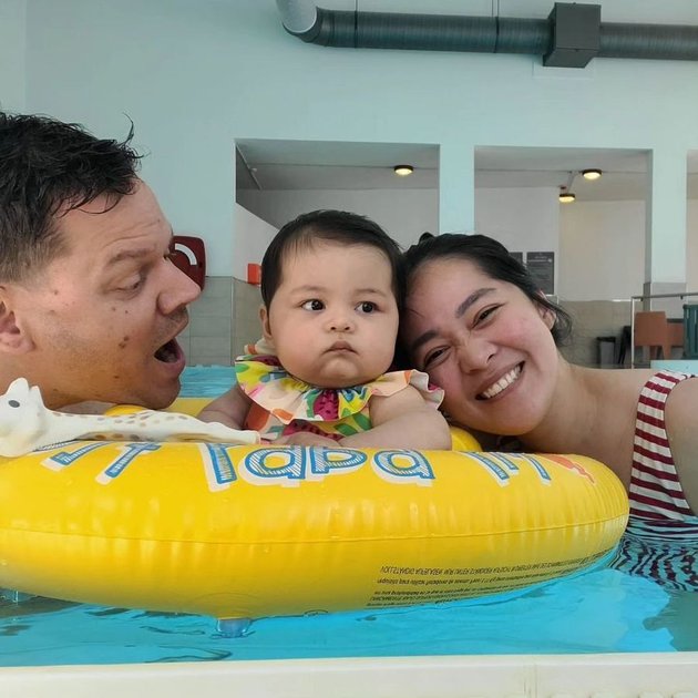 8 Photos of Nova Putri Gracia Indri's Vacation, Enjoying Swimming and Sightseeing - Foreigner-Like Face and Chubby Cheeks Highlighted