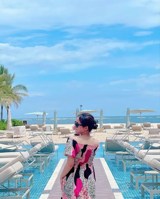 Putri DA Isnari Liburan Bali