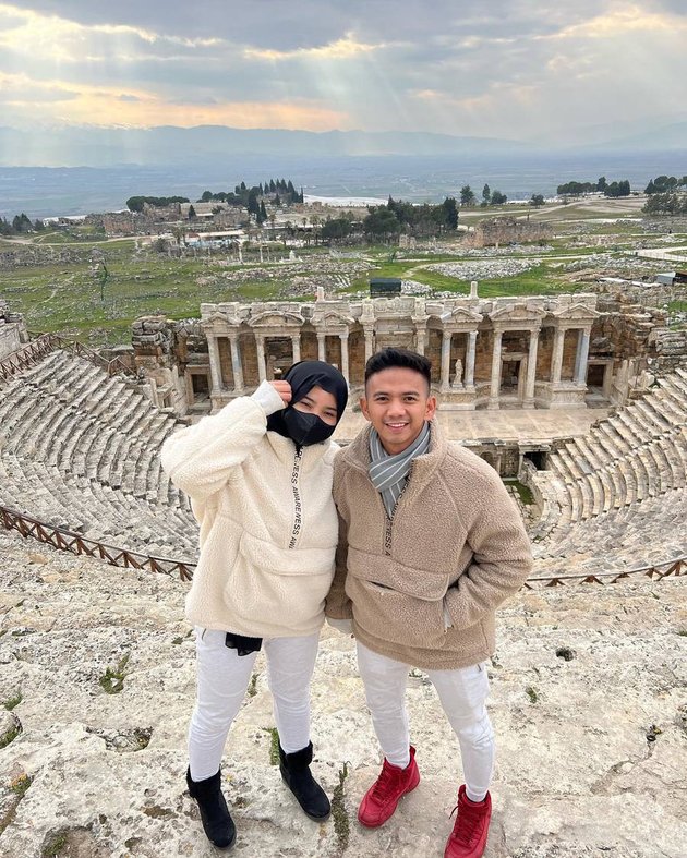 Ridho dan Syifa jalani liburan ke Turki pada bulan Maret 2022 lalu. Keduanya pun menunjukkan bahwa rumah tangga mereka tidak ada masalah.