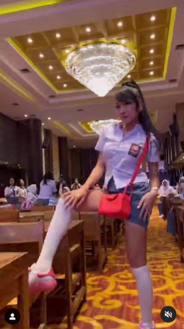 8 Photos of Lucinta Luna as a 'Naughty' High School Student at Doctor Cissie Nugraha's Birthday, Wearing a Very Short Skirt and Tight Uniform - Netizens: She Used to Wear Pants to School