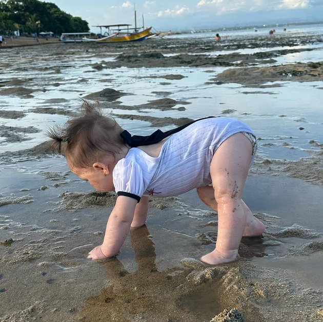 8 Cute Photos of Baby Kamari, Jennifer Coppen's Mixed-race Child, Playing with Sand on the Beach