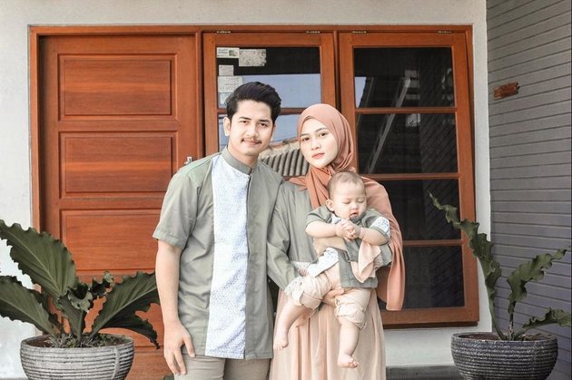 8 Cute Photos of Baby Zayn, Son of Zikri Daulay and Henny