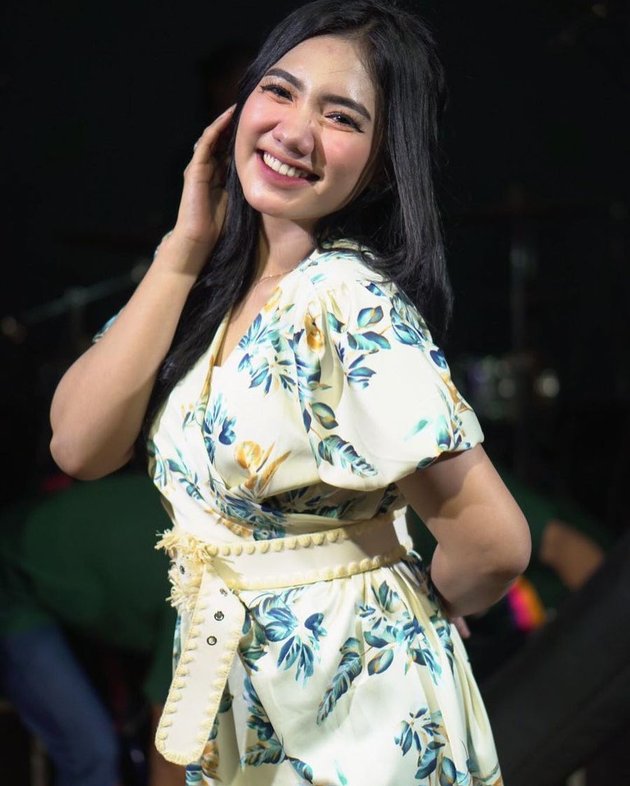 8 Portraits of Lusyana Jelita, a Dangdut Singer from Madura with a Unique Voice that Addicts Many People