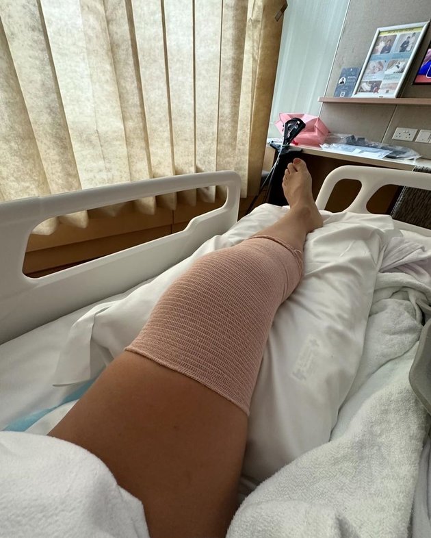 8 Portraits of Marissa Nasution Suffering Severe Knee Injuries While Skiing - Undergoing Surgery