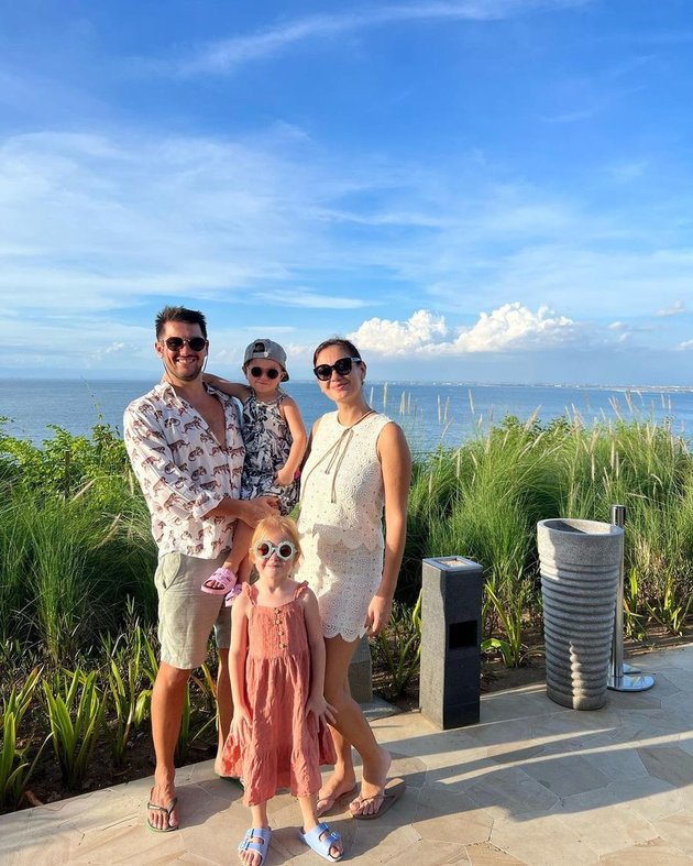 8 Potraits of Marissa Nasution and Family Vacation in Bali, Beautiful Daughter in Kebaya Steals Attention
