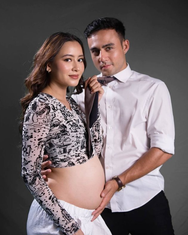 8 Photos of Laura Theux's Maternity Shoot, Showing Off Her Bare Baby Bump with Indra Brotolaras
