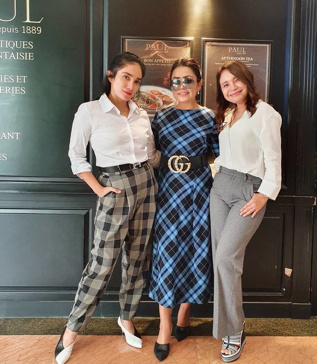 8 Photos of Mayangsari Gathering with Socialite Gang at the Beginning of the Year, Ussy Sulistiawaty - Rossa Wearing Checkered Dress Code