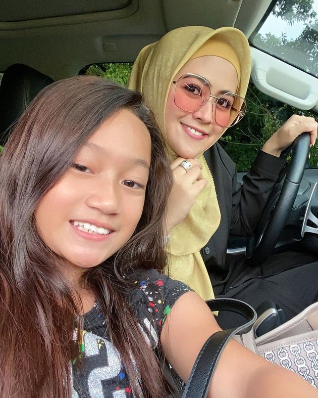 8 Pictures of Meggy Wulandari and Her Stepchild, Equally Beautiful and Flooded with Praise