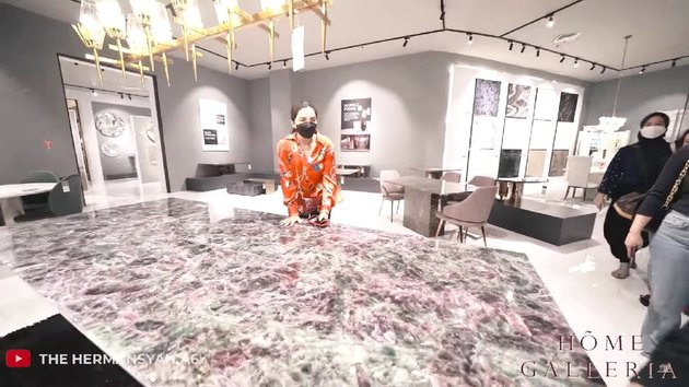 8 Pictures of Ashanty's New Dining Table that Costs Rp300 Million, Impenetrable by Light and Made of Genuine Onyx Stone from Pakistan - Beautiful Dark Green Color