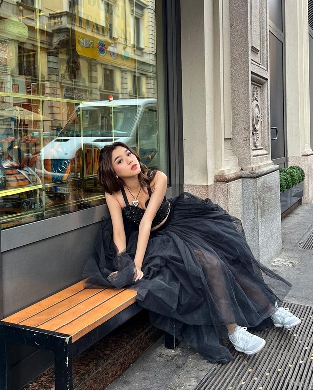 8 Enchanting and Stunning Portraits of Gabriella Ekaputri at Milan Fashion Week Spring Summer 2024