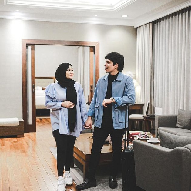 8 Intimate Photos of Atta Halilintar and Aurel Hermansyah who are Pregnant, Hugging and Holding the Baby Bump