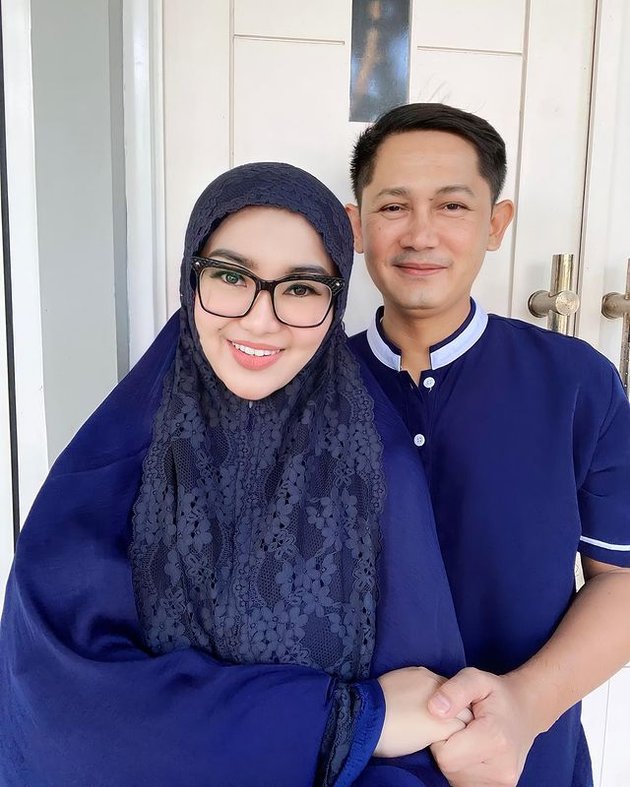 8 Intimate Portraits Of Fitri Carlina And Her Husband A Pilot Still