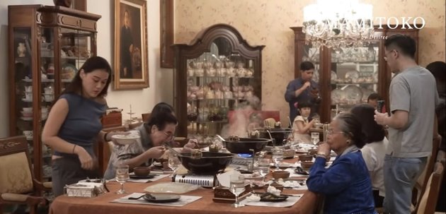 8 Intimate Moments of Hotma Sitompul and Desire Tarigan Before Divorce Issue, Harmonious with Bams and Mikhavita Wijaya Along with Their Grandchildren
