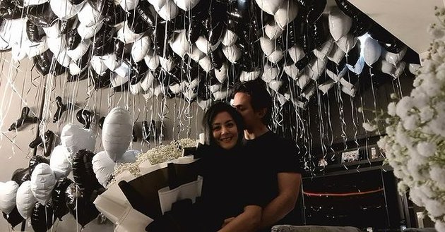 8 Intimate Portraits of Lulu Tobing and Bani Mulia After Being Reported Reconciled, Previously Filed for Divorce 2 Years into Marriage