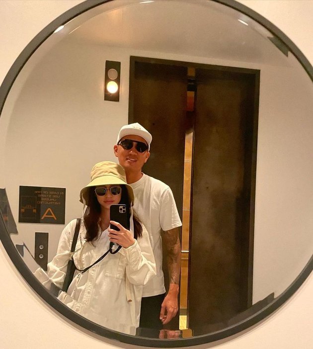 8 Mesra Nadia Saphira and Husband's Intimate Photos, Once Held a Private Wedding - Now Happy with a Child