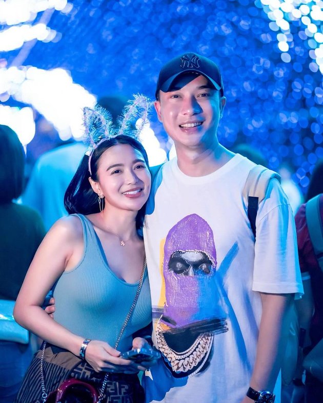 8 Intimate Photos of Wika Salim & Her Boyfriend in Singapore, Unfazed Despite Being Accused of Changing Religion