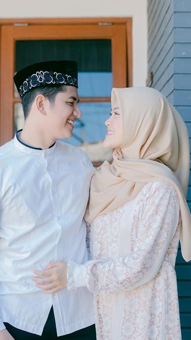 8 Intimate Portraits of Zikri Daulay and Henny Rahman, Young Married Couple Highlighted Because the Wife Removes Hijab