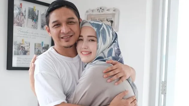 pasha ungu nyaleg, pasha ungu adelia wilhelmina