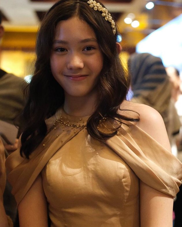 8 Potraits of Mikhaela Lee, Nafa Urbach's Daughter, Attending the Gala Premiere of Her Latest Film, Looking Beautiful