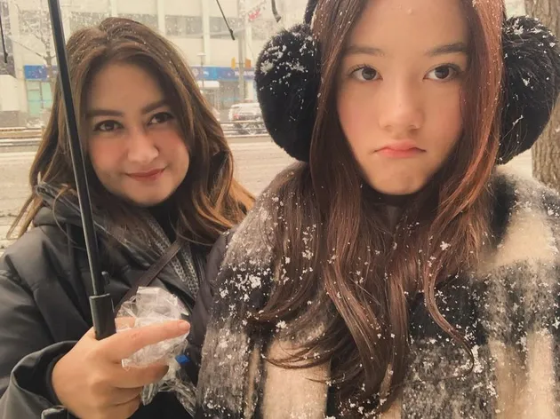 Mikhaela Lee anak Nafa Urbach