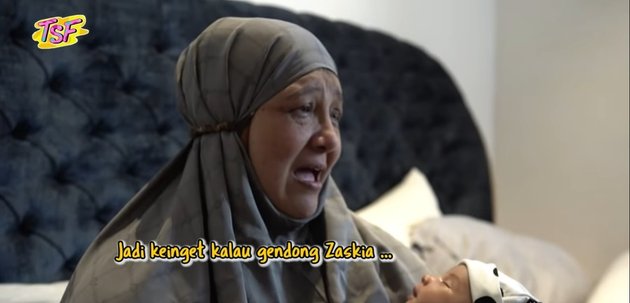 8 Moments of Zaskia Sungkar's Mother Finally Meeting and Carrying Ukkasya, Overwhelmed and Unable to Hold Back Tears