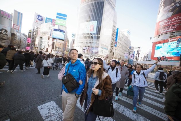 8 Photos of Nagita Slavina and Raffi Ahmad Vacationing in Japan Without Rafathar, Joining the Tokyo Marathon