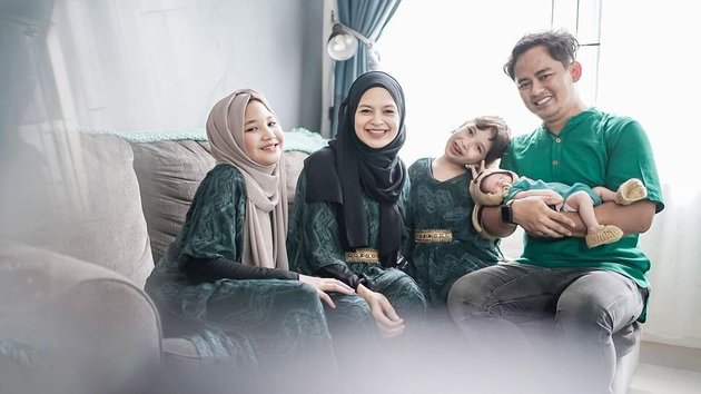 8 Portraits of Naomi, Zhi Alatas' Daughter, Now Growing Up as a Teenager and Rarely Seen - Beautiful in Hijab