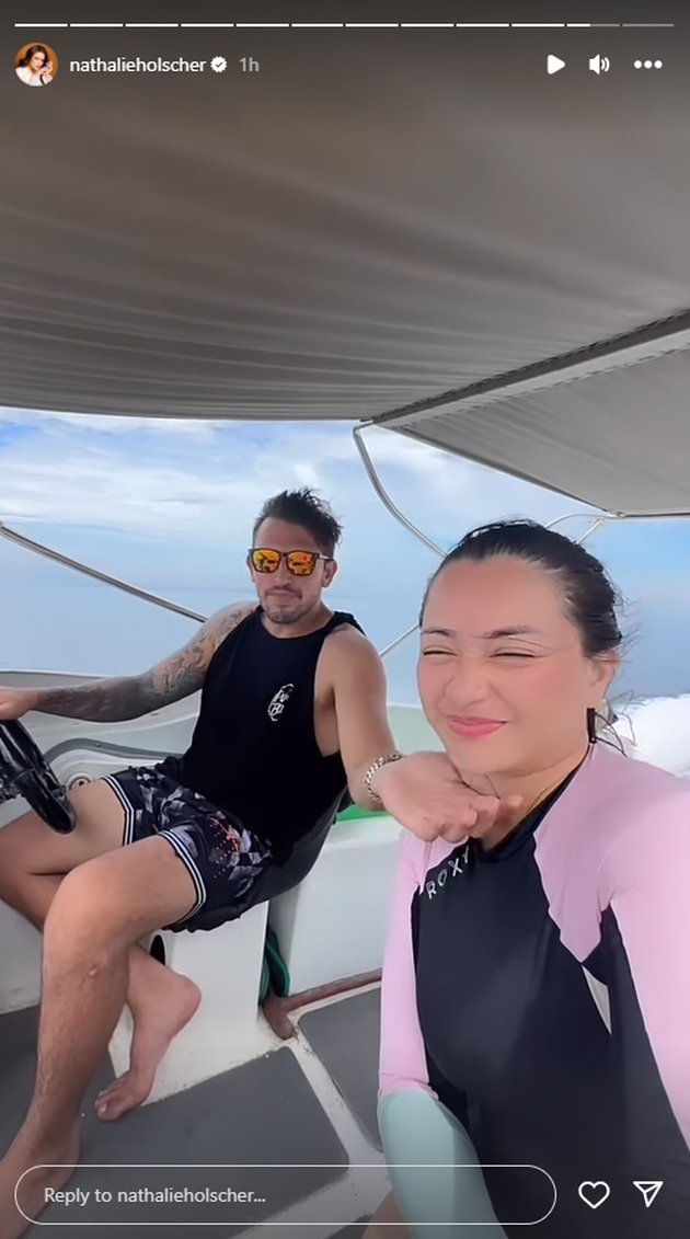 8 Photos of Nathalie Holscher and Ladislao's Vacation with Adzam, Netizens 'Demand' Halal Soon