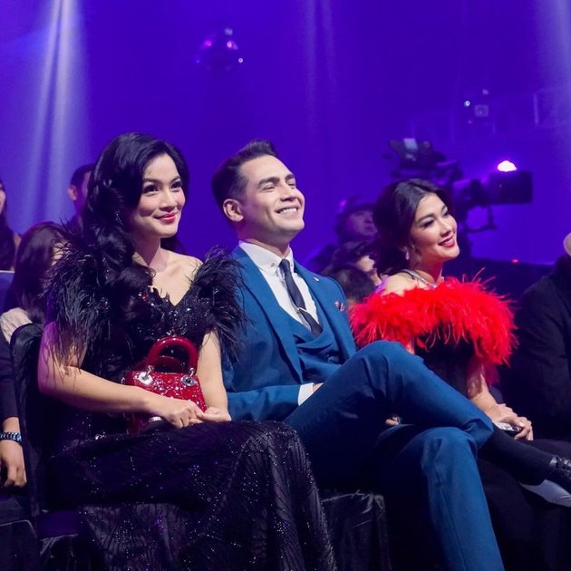 8 Portraits of Naysila Mirdad, the Star of the Soap Opera 'TERTAWAN HATI' Attending the 'SCTV Music Awards 2024', Beautifully Wrapped in a Classic Dress - Also Sang a Duet