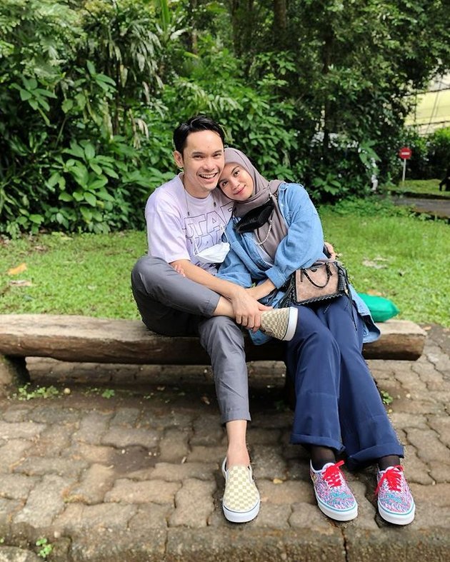 Ben Kasyafani dan istrinya, Nesya Nabila memang selalu terlihat romantis. Keduanya kerap mengunggah momen mesra di Instagram.