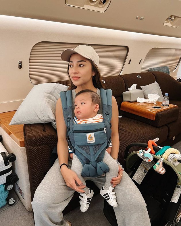 8 Portraits of Nikita Willy Who is Dubbed Hot Mama While Taking Care of Baby Izz, Reaping Praise for Her Parenting Style