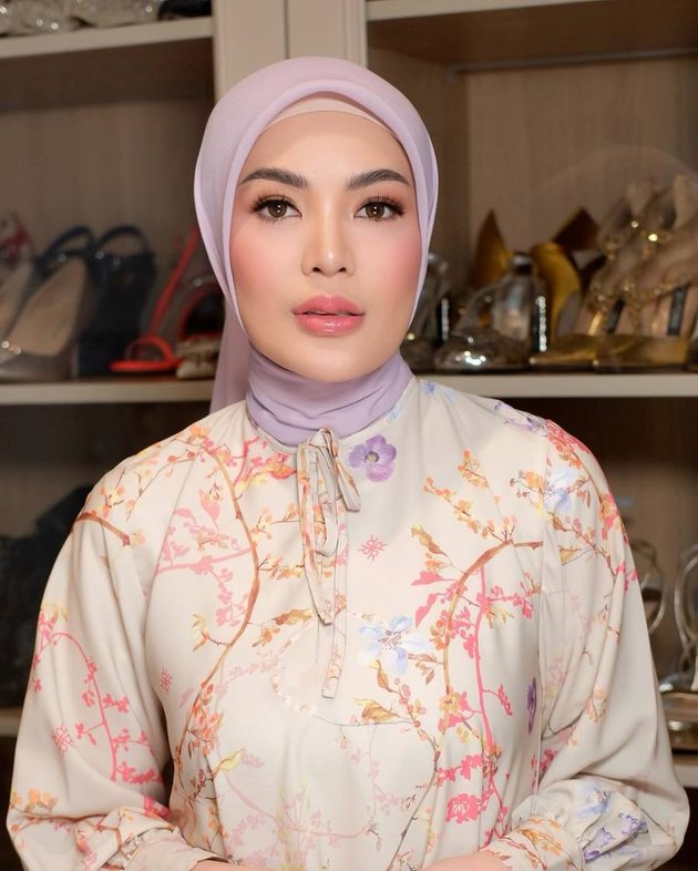8 Portraits of Nindy Ayunda who is now more radiant and serene after wearing hijab, gaining attention and flooded with praise