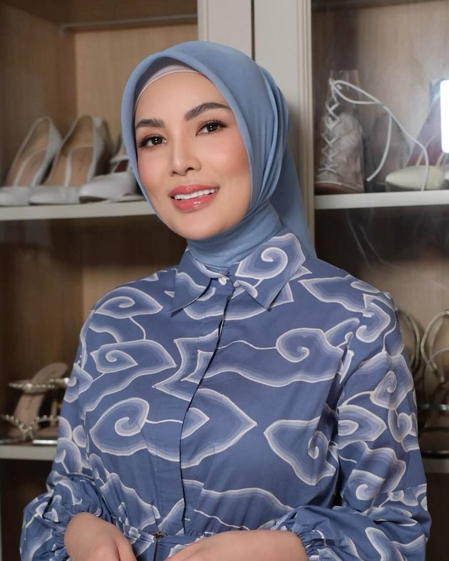 8 Portraits of Nindy Ayunda who is now more radiant and serene after wearing hijab, gaining attention and flooded with praise