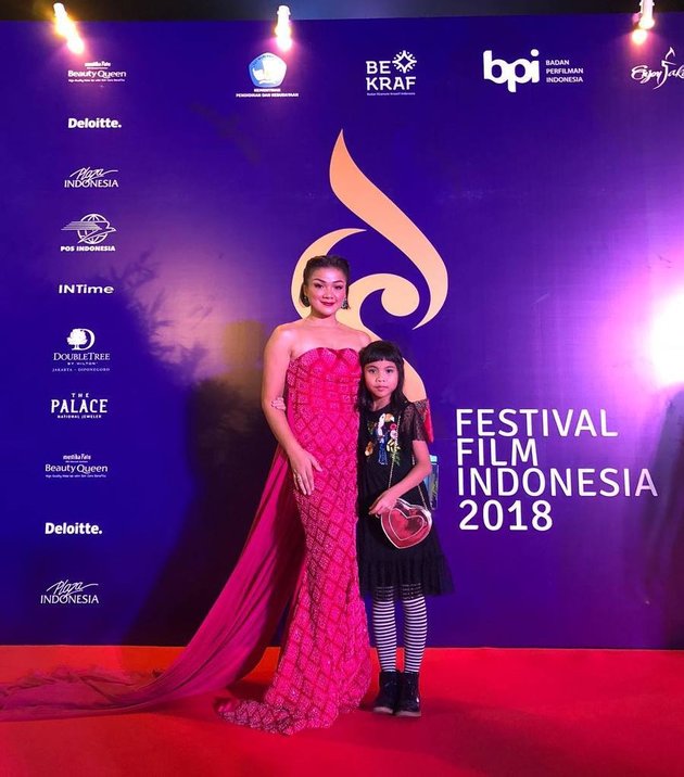 8 Portraits of Nirina Zubir Wearing a Dress, More Beautiful and Elegant - Earn Praise from Netizens